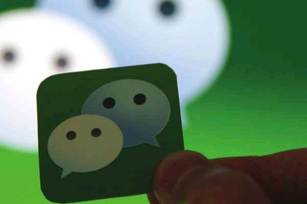 哪个微信号专门发送搞笑的小视频？